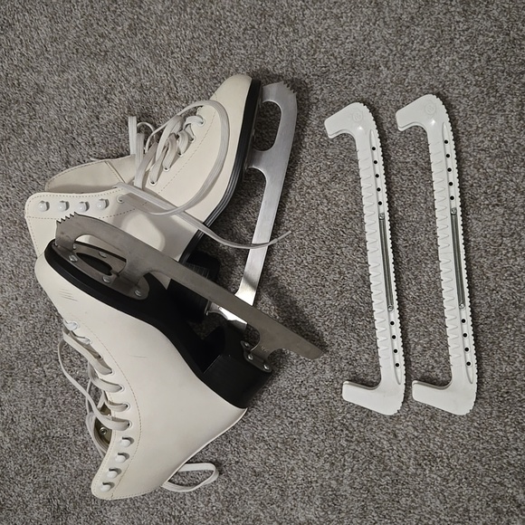 Ice skates size 8 - Picture 2 of 6